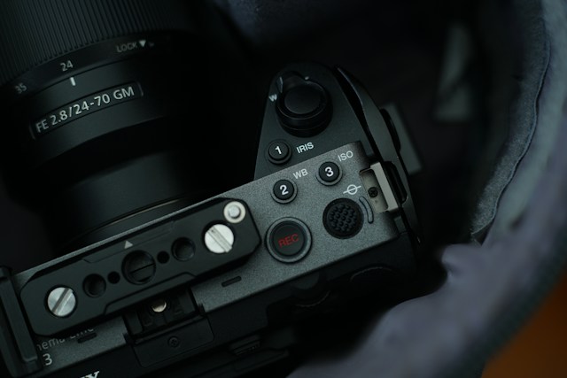 Sony FX5│生産上の都合で発売延期 10月下旬以降に