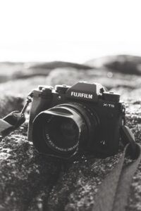FUJIFILM X-T6発表延期の背景│Sony FX5の出荷遅延から考察