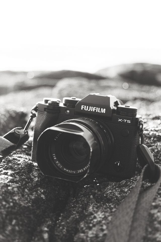 FUJIFILM X-T6発表延期の背景│Sony FX5の出荷遅延から考察