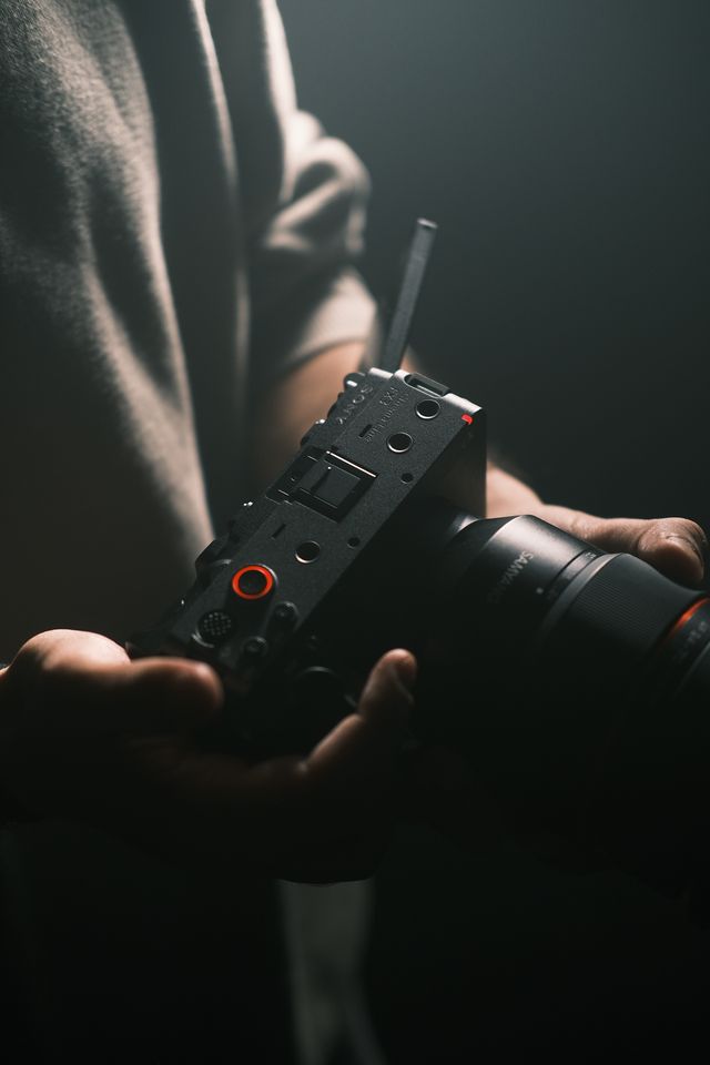 Sony FX5 出荷開始日が米国は10月15日・欧州は10月22日の見込み