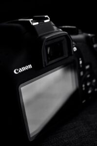 Canon EOS R4の噂│Adobeのリストに一時掲載も真相不明