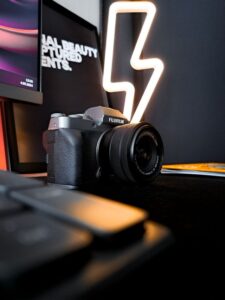 FUJIFILM X100VI／Canon PowerShot V1が高評価 話題のカメラ9機種を評価