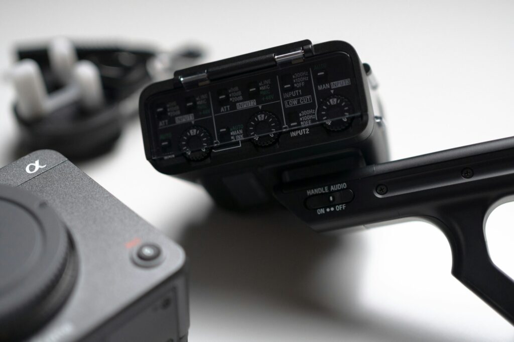 Sony FX5 ドイツの販売店が11月16日からの入手開始を案内 発売延期中のCinema Lineカメラ