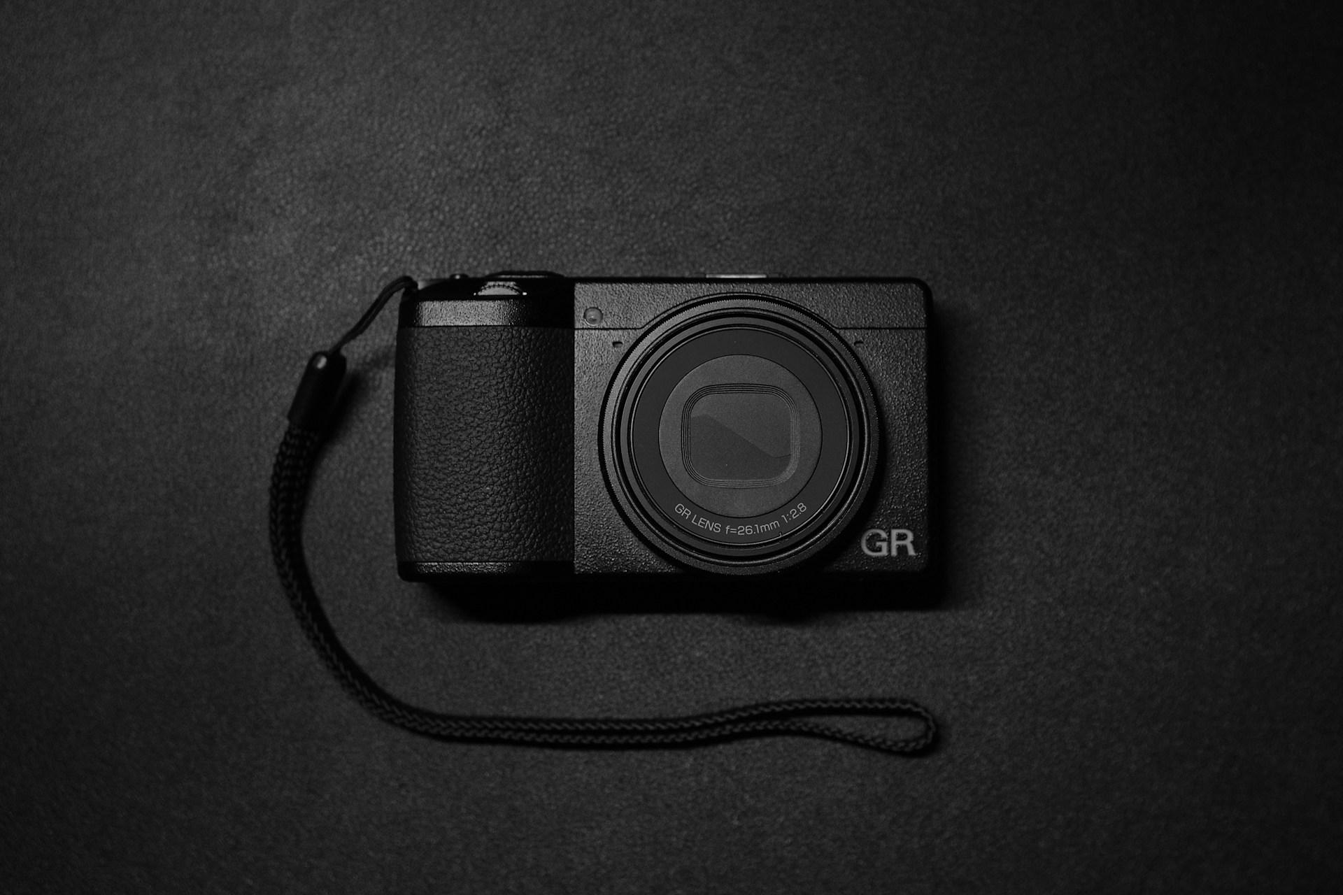 RICOH 中国で新型カメラ「R10010」が登録 40mm相当レンズ搭載のGR IVxか