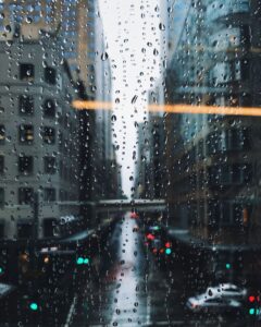 窓に付いた雨粒 印象に残る一枚を撮るための撮影テクニック
