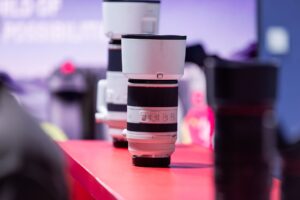 Canon 望遠ズーム向けドロップイン式テレコンバーターの特許設計が報じられる